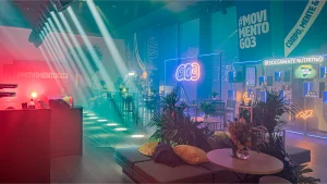 Espaço de eventos Bisutti Casa Itaim com iluminação para festa​.