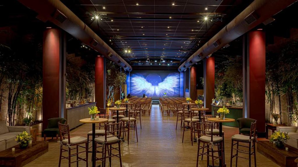 Evento corporativo: como planejar e executar com sucesso para engajar sua equipe espaço sofisticado para eventos corporativos, com um ambiente elegante e bem iluminado.