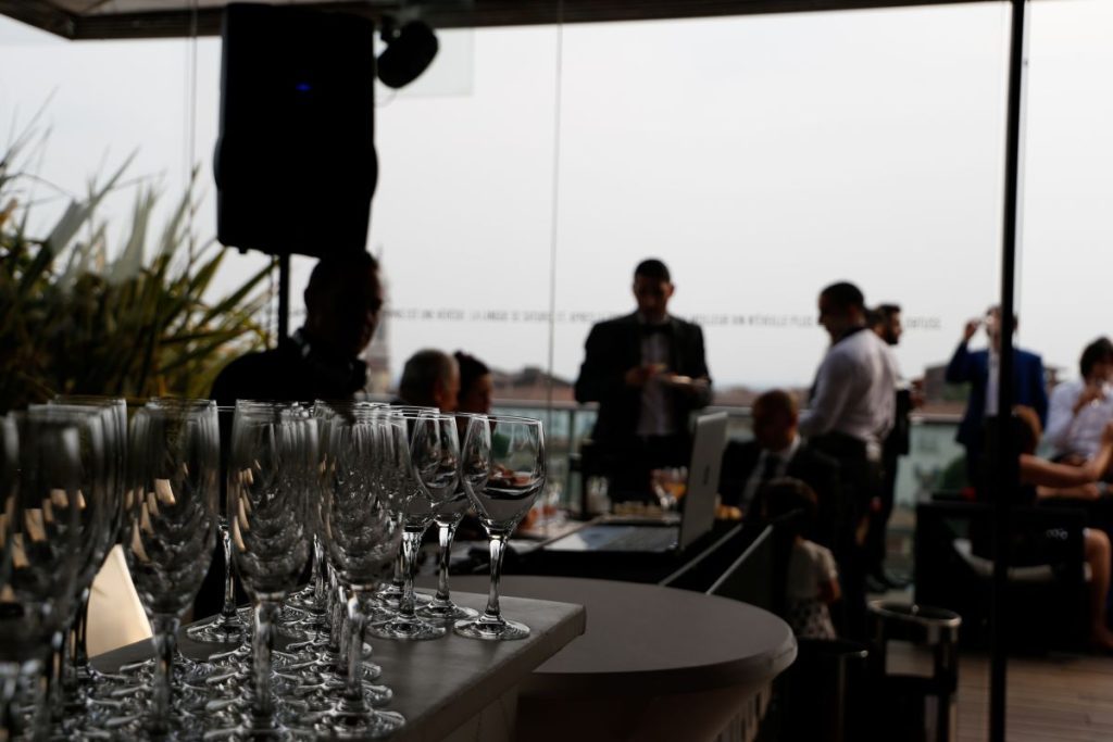 Benefícios de um DMC Esse tipo de evento é um excelente exemplo de como uma Destination Management Company (DMC) pode otimizar a logística e a experiência dos participantes.