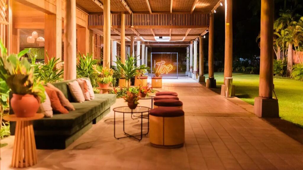 Essa é a Chez Bisutti Trancoso – Bahia, uma das casas de festa da Bisutti Corporate, perfeita para eventos corporativos que buscam integração com a natureza, exclusividade e um charme autêntico no litoral baiano.